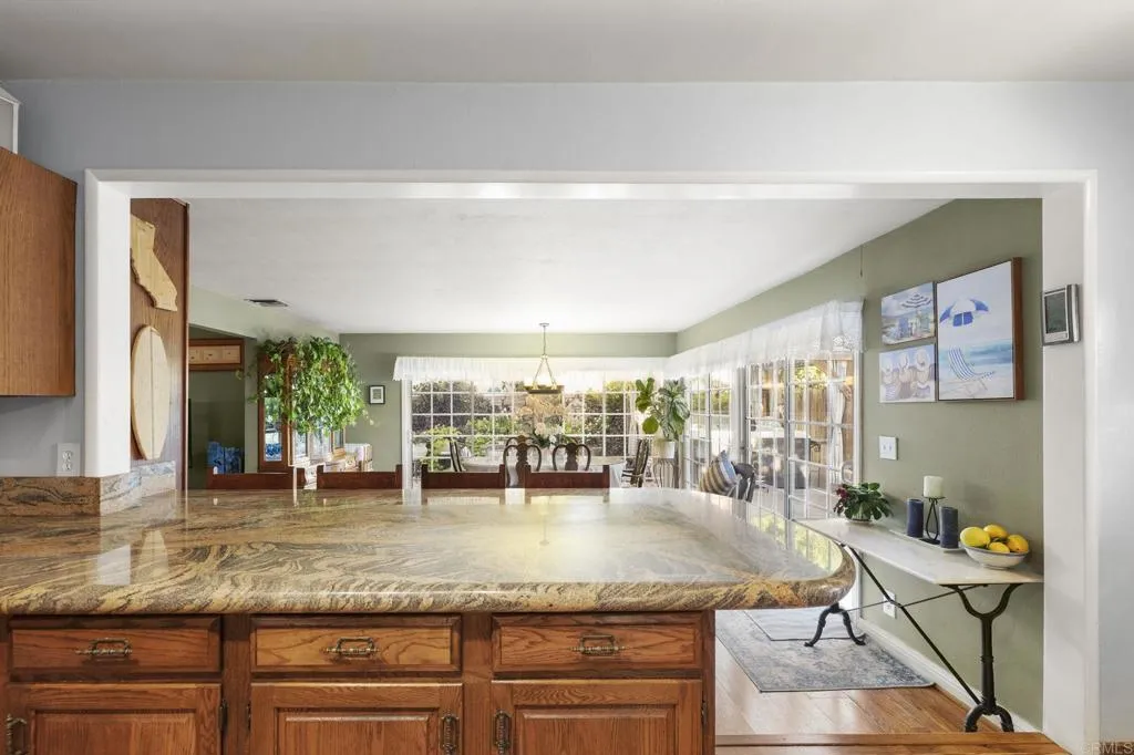 2748 Mansfield Drive, Burbank, California 91504 home-pic-22